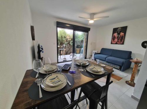 Confortable appartement rez de jardin- terrasse - parking