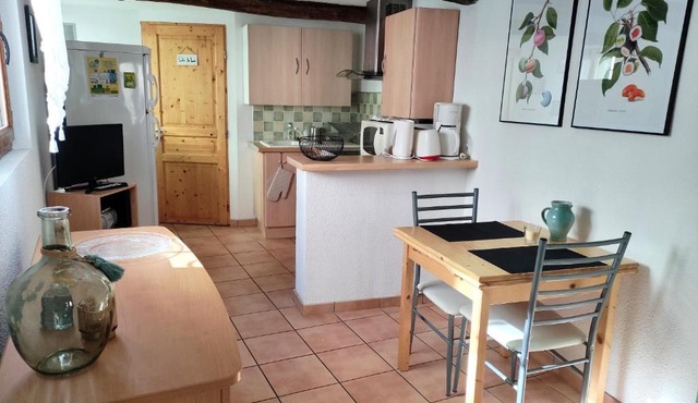 Confortable maison de village en pierre typique