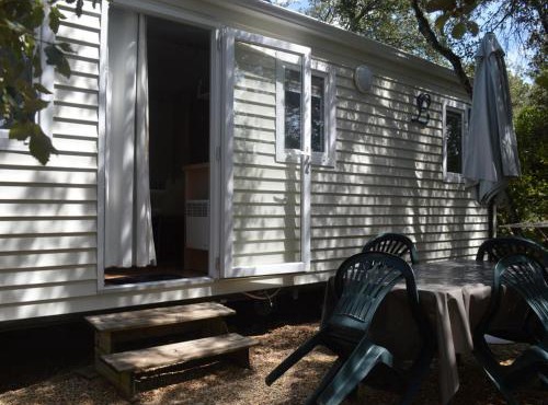 Confortable Mobil Home avec Terrasse, 2 Chambres - API-1-52-1808