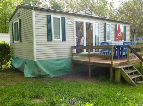 Confortable Mobil-home avec Terrasse à Moncrabeau - API-1-52-1196