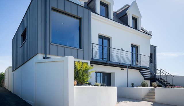 Confortable seaview mansion with elevator hamam + hot tube + closed garden