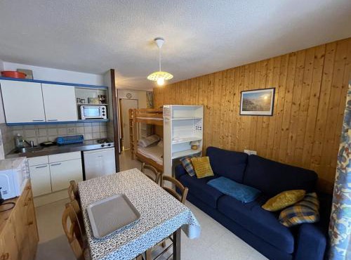 Confortable T2 avec balcon au cœur de la station, proche pistes et commerces - FR-1-787-80