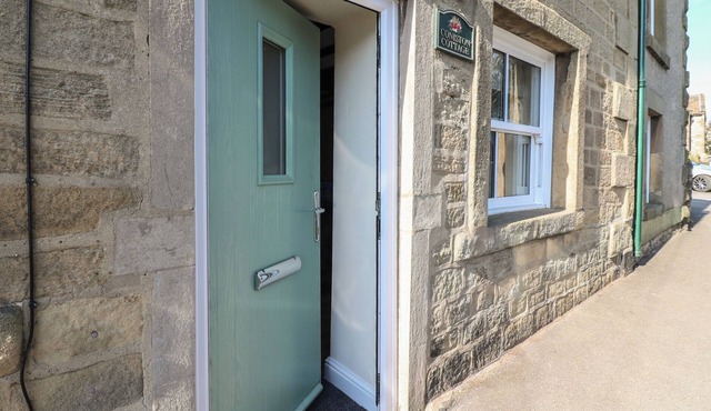 CONISTON COTTAGE, pet friendly, with open fire in Youlgreave