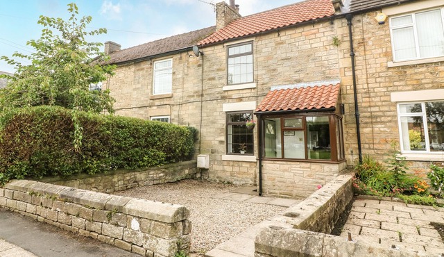 CONISTON HOUSE, pet friendly, with open fire in Staindrop