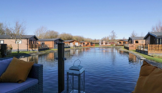CONISTON VIEW LODGE, pet friendly, with pool in Carnforth