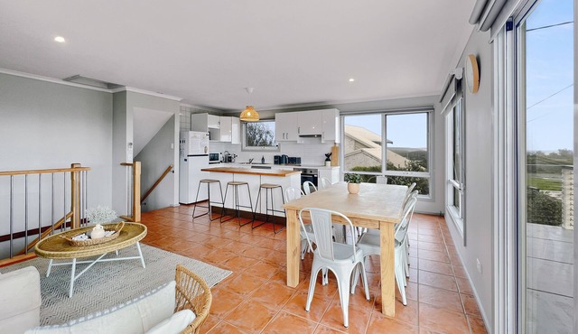 Connect with nature, beaches, stunning views, skate parks, walks & bike trails.