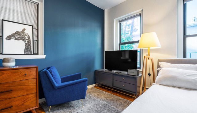 Connected South End Studio w/W/D near T Stops, by Blueground