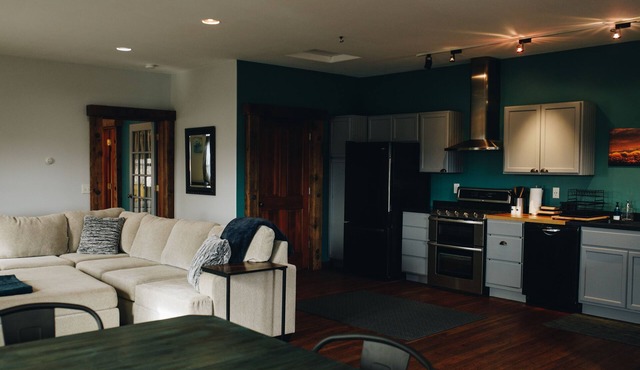 Connoisseur Hideaway