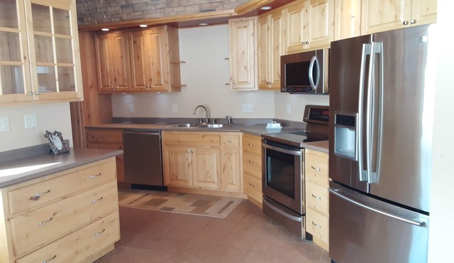 Connors Lake Landing - Home/Hangar & Federal License Grass Runway - 2WS2