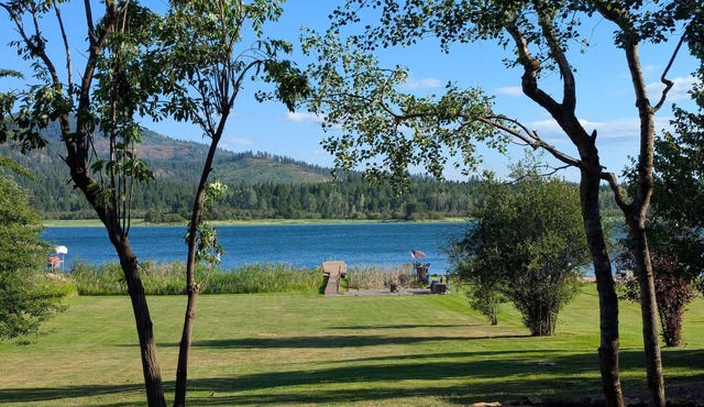 Conrad Vista | Fully Remodeled Waterfront Retreat
