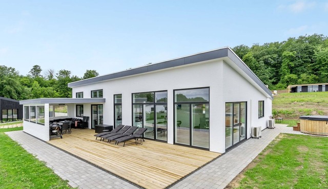 "Constantin" - 500m from the sea by Interhome