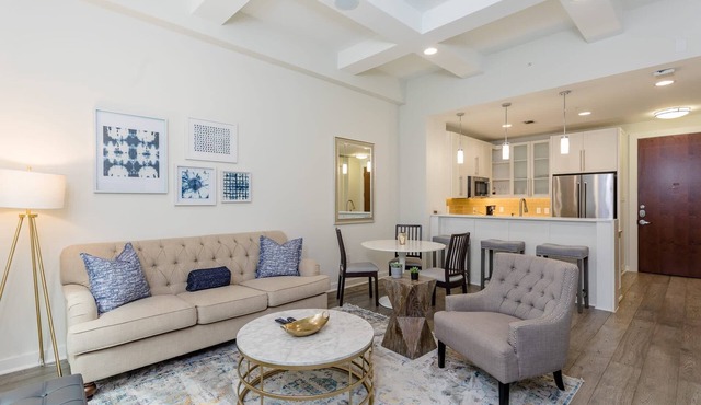 Constellations | Elegant 1 BR in Downtown Houston