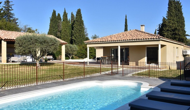 Contemporary prestige villa for 10 people with air conditioning and heated swimming pool