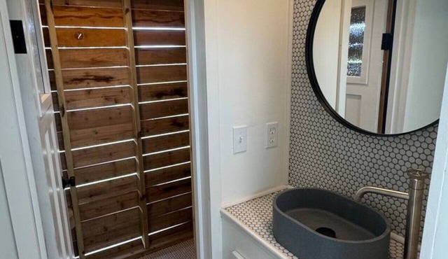 Container Cabin on the Colorado