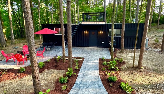 Container Home with Rooftop Deck, Amazing Views, Full Kitchen and Bath, Wi-Fi