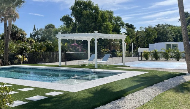 Containing Luxury in Jensen Beach-Starfish