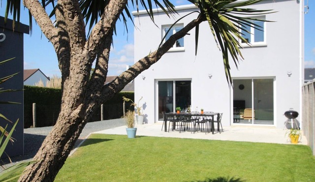 Contemporary house near beach, perfect for families