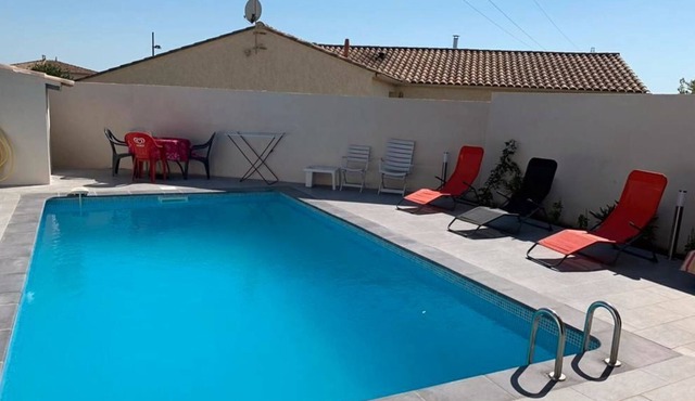 Contemporary villa with pool to the south, near beaches and rivers