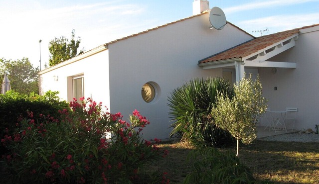 Contemporary villa, 5 minutes walk from the village, 4. 5km from the sea.