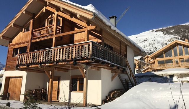 Contemporary, authentic chalet in the village of Monétier les Bains