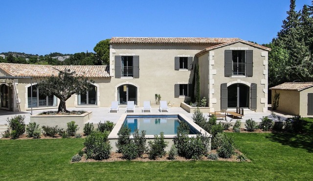 Contemporary House with Pool in Maussane