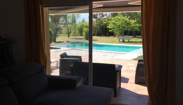 contemporary villa with swimming pool 10x5