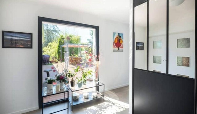 Contemporary villa near Bordeaux