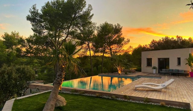Contemporary Villa with infinity pool