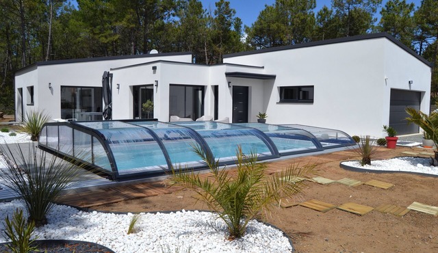 CONTEMPORARY VILLA HEATED POOL CLOSE TO BEACH AND FOREST