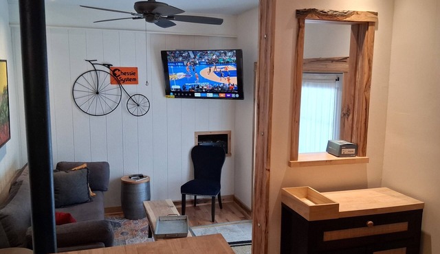 Contemporary barn re-hab adapted to a private 1 bedroom apartment.