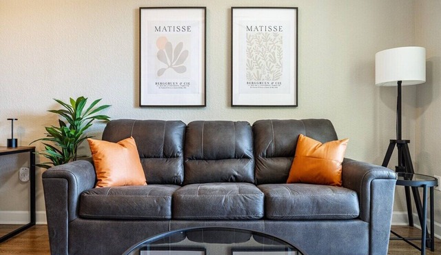 Contemporary 1/1 King APT | Saltwater Heated Pool