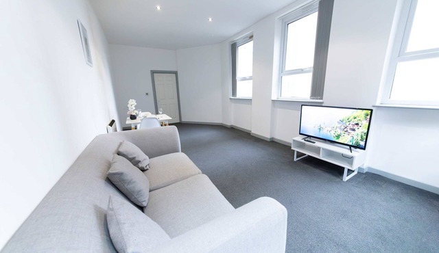 Contemporary 1 Bed Apartment in Blackburn Centre