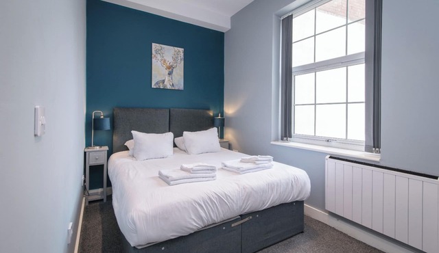 Contemporary 1 bed Apartment open with Parking