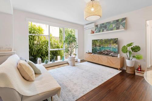 Contemporary 1-Bed Unit Near Chapel St