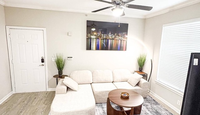 Contemporary 1BR Retreat Quiet Serene Setting