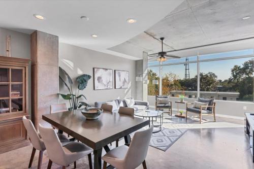 Contemporary 2 bdrm 2 bath Downtown Orlando