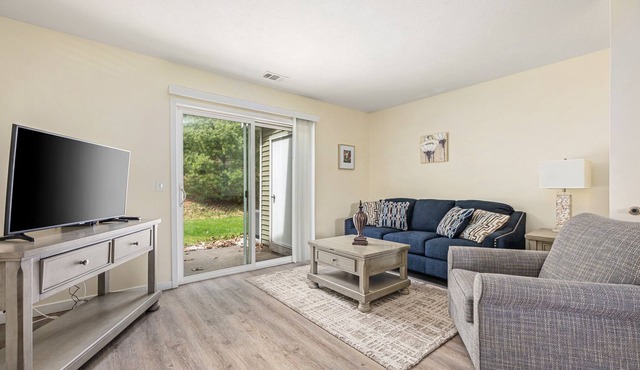 ✵ Contemporary 2 Bedroom Condo @ Holiday Village ➠ Unit 3885 ✵