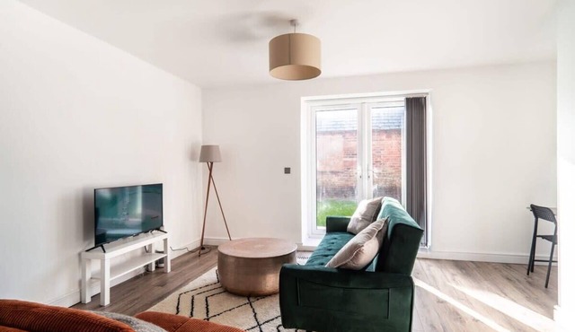 Contemporary 2 Bed Apartment in Waterloo Liverpool