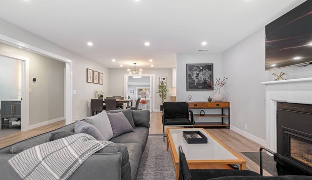 Contemporary 2-bedroom house with large backyard in tranquil Redwood City