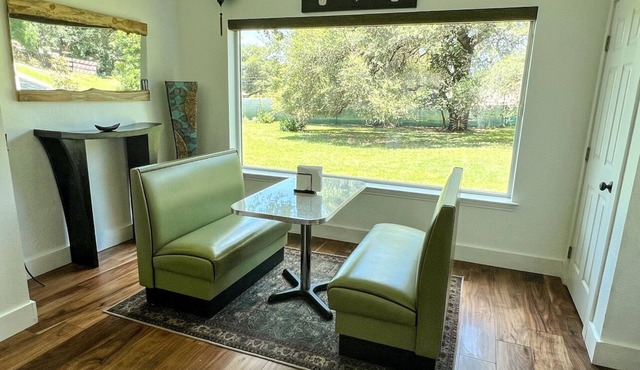 Contemporary 2 bedroom house in San Marcos close to campus, downtown & the river