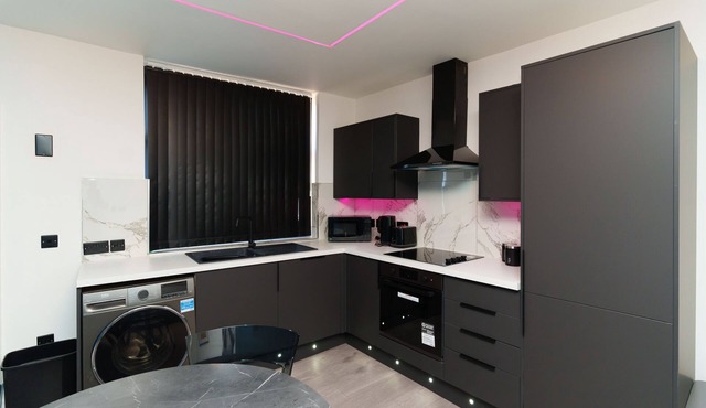 Contemporary 2 Bedroom Apt in Leeds Sleeps 5