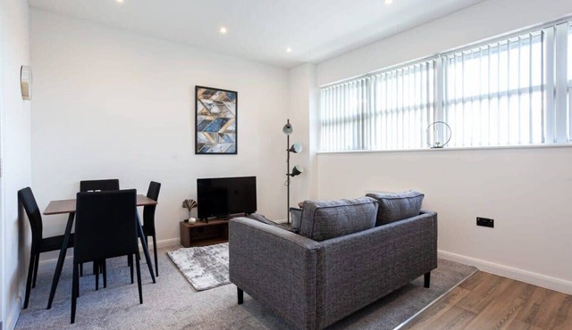 Contemporary 2 Bedroom Apartment in Bolton