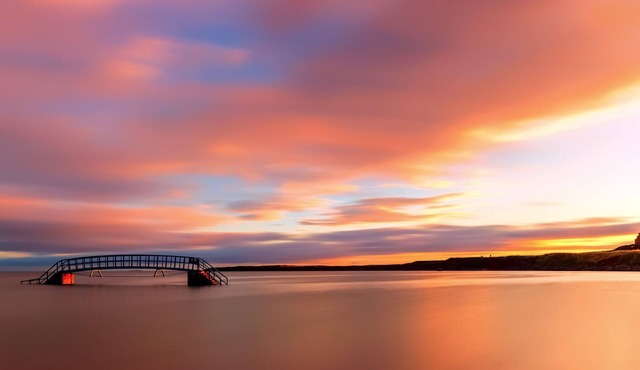 Contemporary 2-bedroom, third-floor holiday apartment featuring sea views.