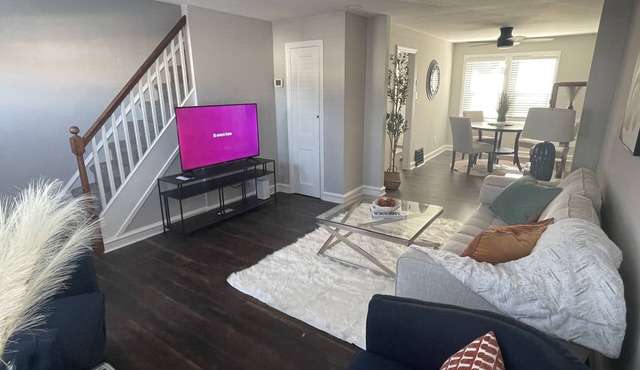 Contemporary 2 BR Townhome- Pet Friendly!