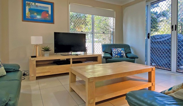 Contemporary 2 level townhouse, Central Location.