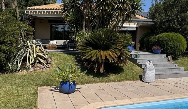 Contemporary 230 m2 villa by architect Les Ameniers, 5 minutes from the beach.