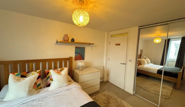 Contemporary 2BD East London Hideaway