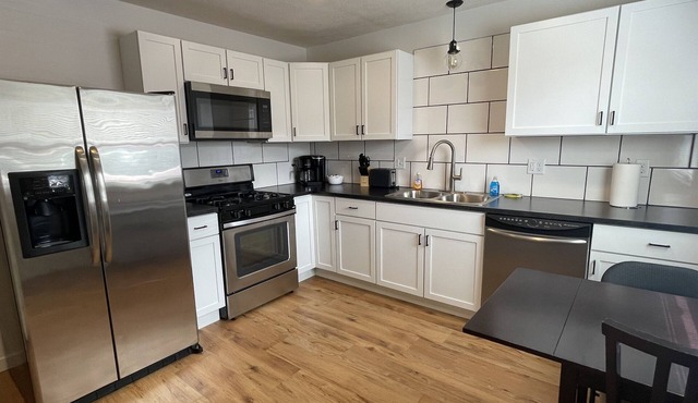 Contemporary 2bd 1.5ba Townhouse