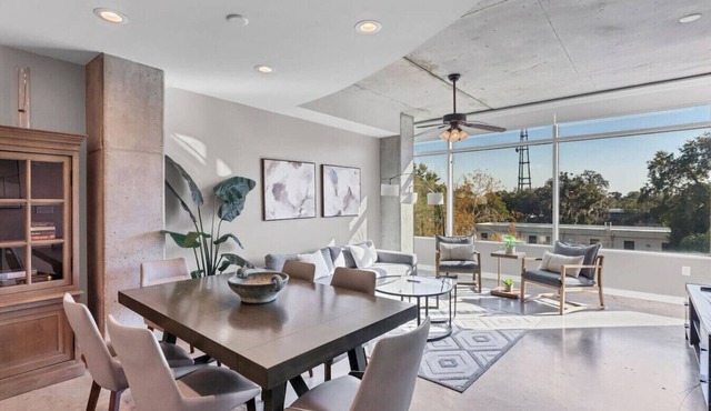 Contemporary 2BR/2BA in downtown Orlando