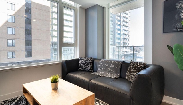 Contemporary 2BR in Little Italy with Gym